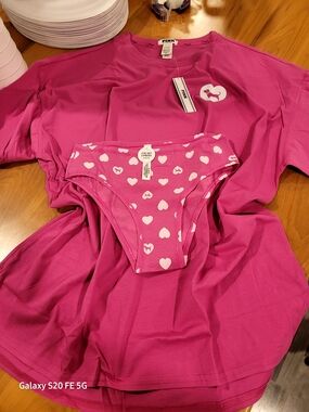 PINK Victoria's Secret Hot Pink Logo Tee & Heart-Print Bikini Panty Set